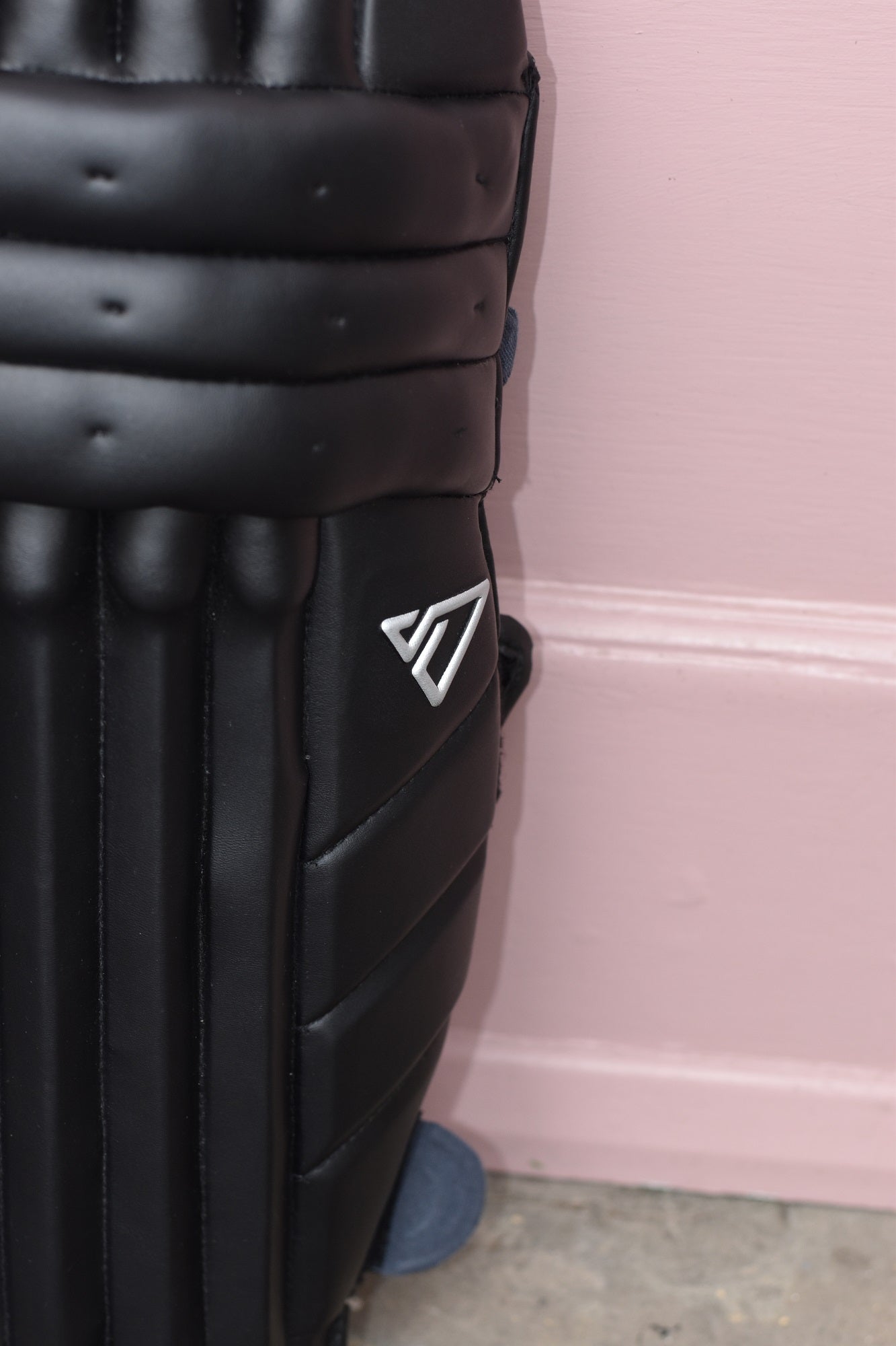 2026 Black Heritage Batting Pads