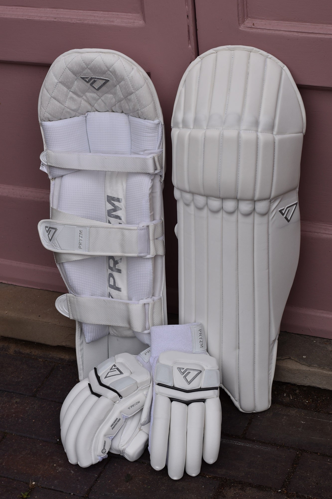 2026 Tempo Batting Pads & Heritage Gloves Bundle