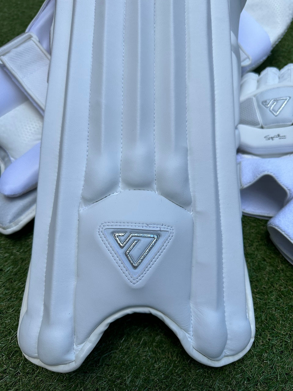 Signature Pads & Gloves Bundle (1 x Youth LH & 1 x Large Adults LH)