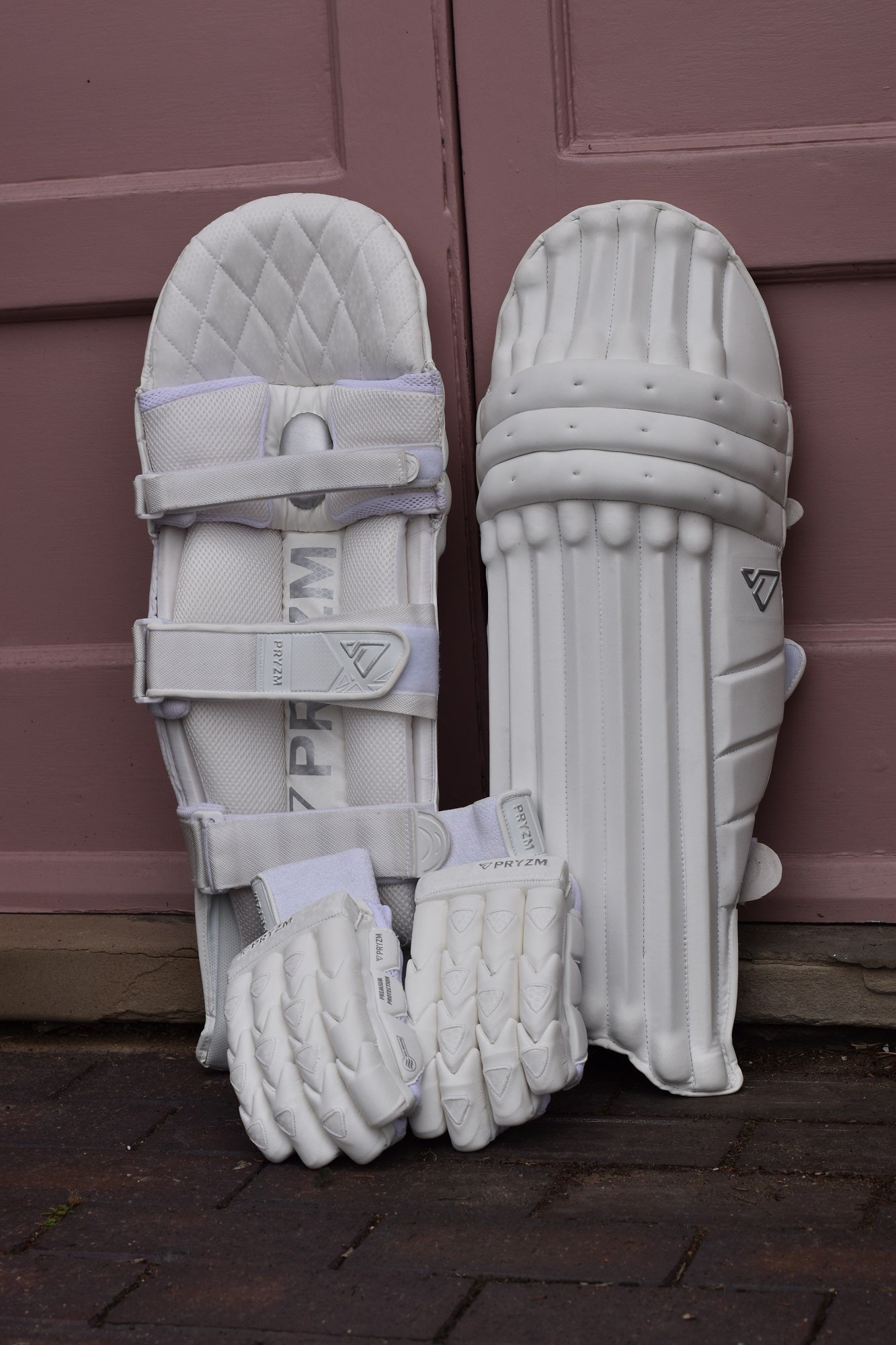 2026 Heritage Batting Pads & Tempo Gloves Bundle